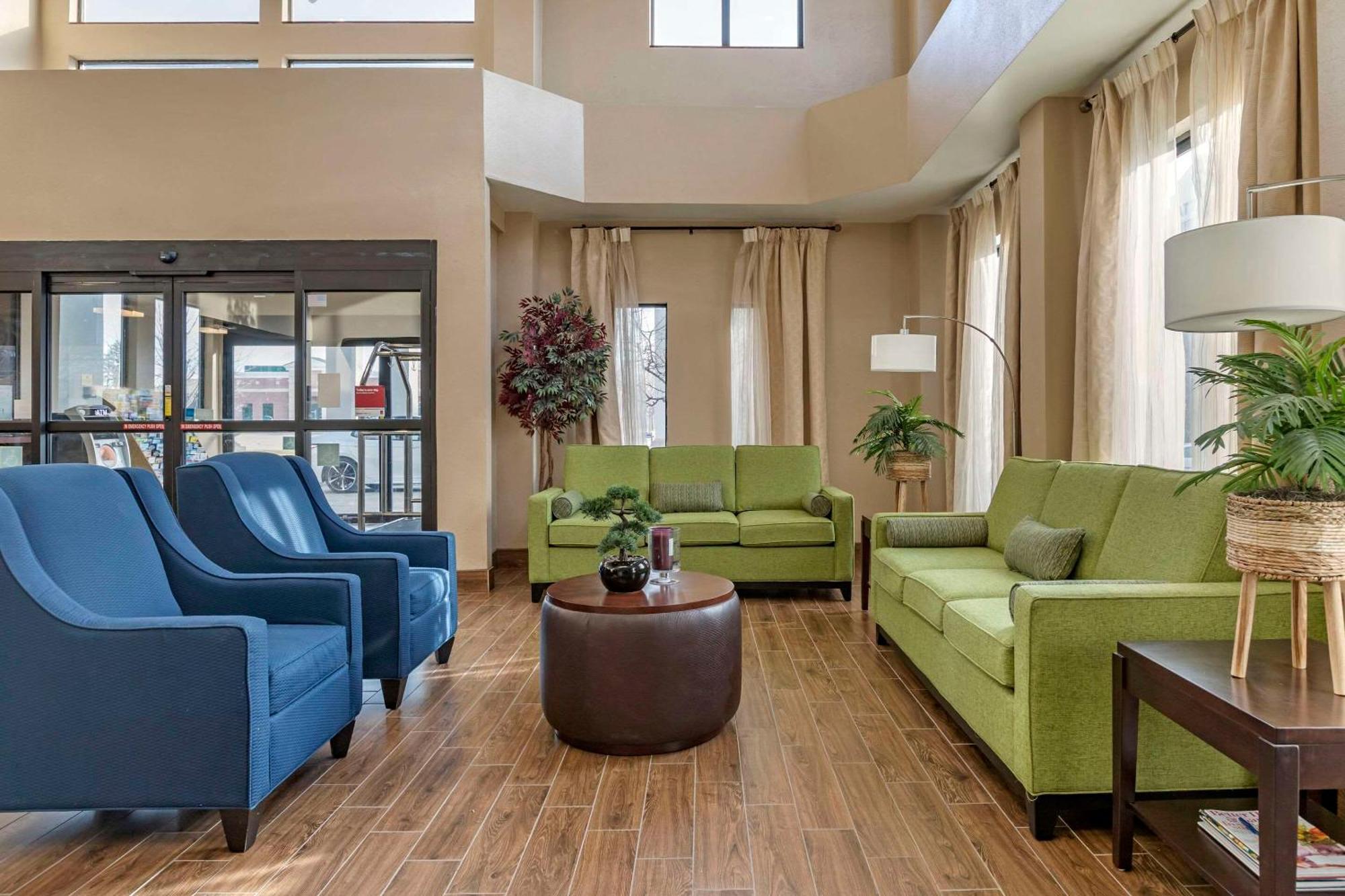 Comfort Suites Auburn Hills-Detroit Buitenkant foto